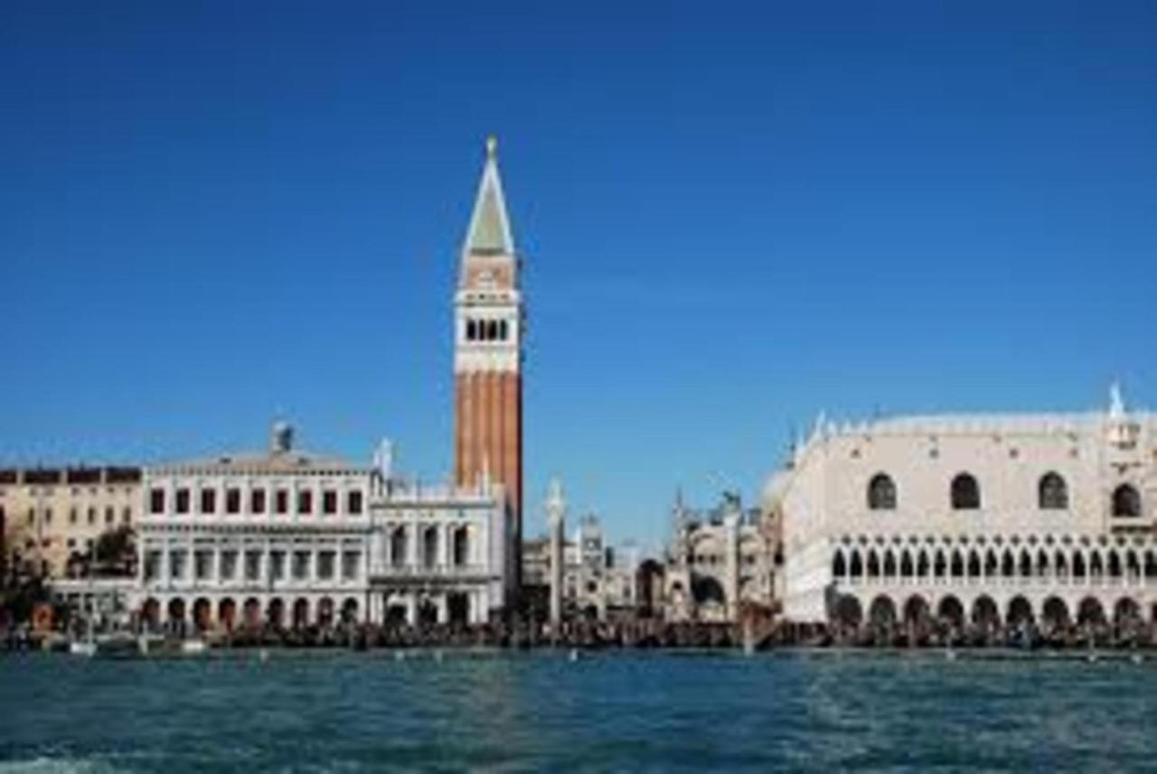 Residenza Leon D'Oro Lägenhet Venedig Exteriör bild